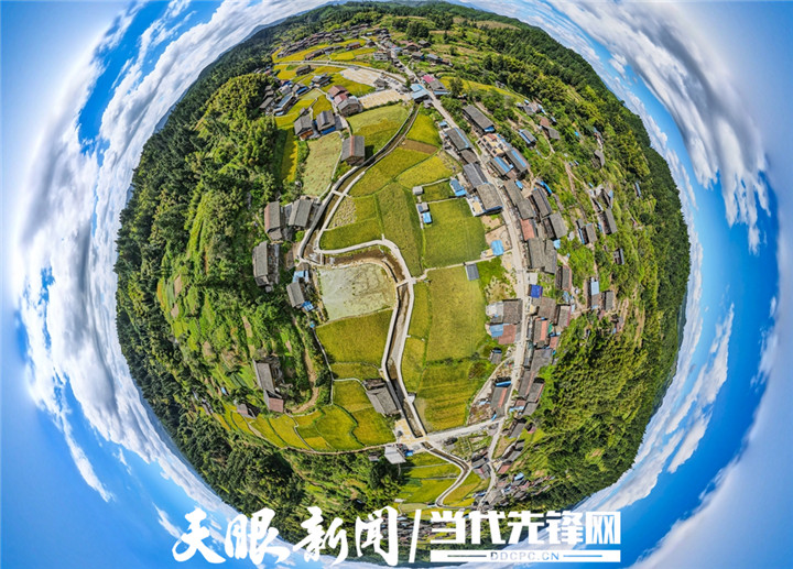 9月16日,记者走进黔东南州剑河县太拥镇柳开村,村庄立于坝区之上,一条